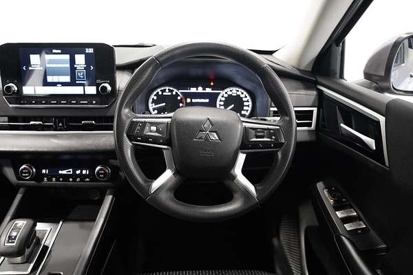 2022 Mitsubishi Outlander ES ZM