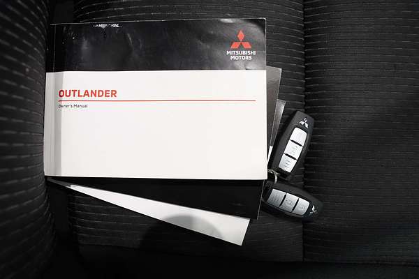 2022 Mitsubishi Outlander ES ZM