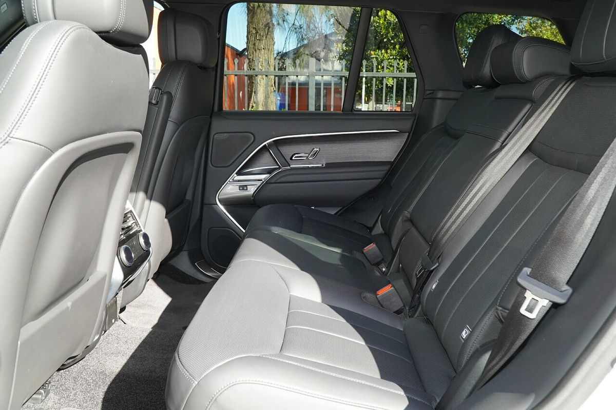 2024 Land Rover Range Rover P460e HSE PHEV L460 LWB
