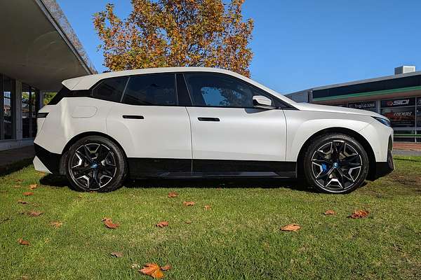 2023 BMW iX xDrive40 Sport I20