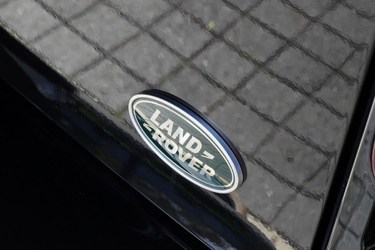 2023 Land Rover Defender 110 D300 X-Dynamic HSE L663