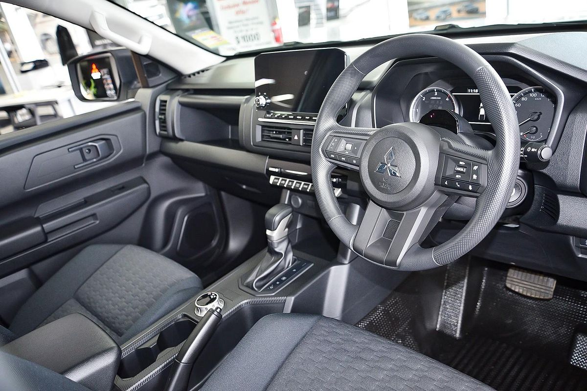 2024 Mitsubishi Triton GLX MV 4X4