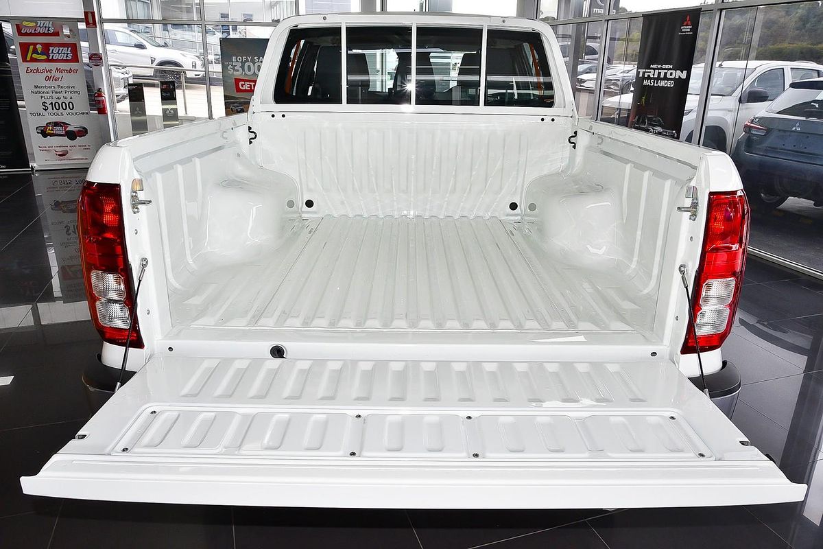2024 Mitsubishi Triton GLX MV 4X4