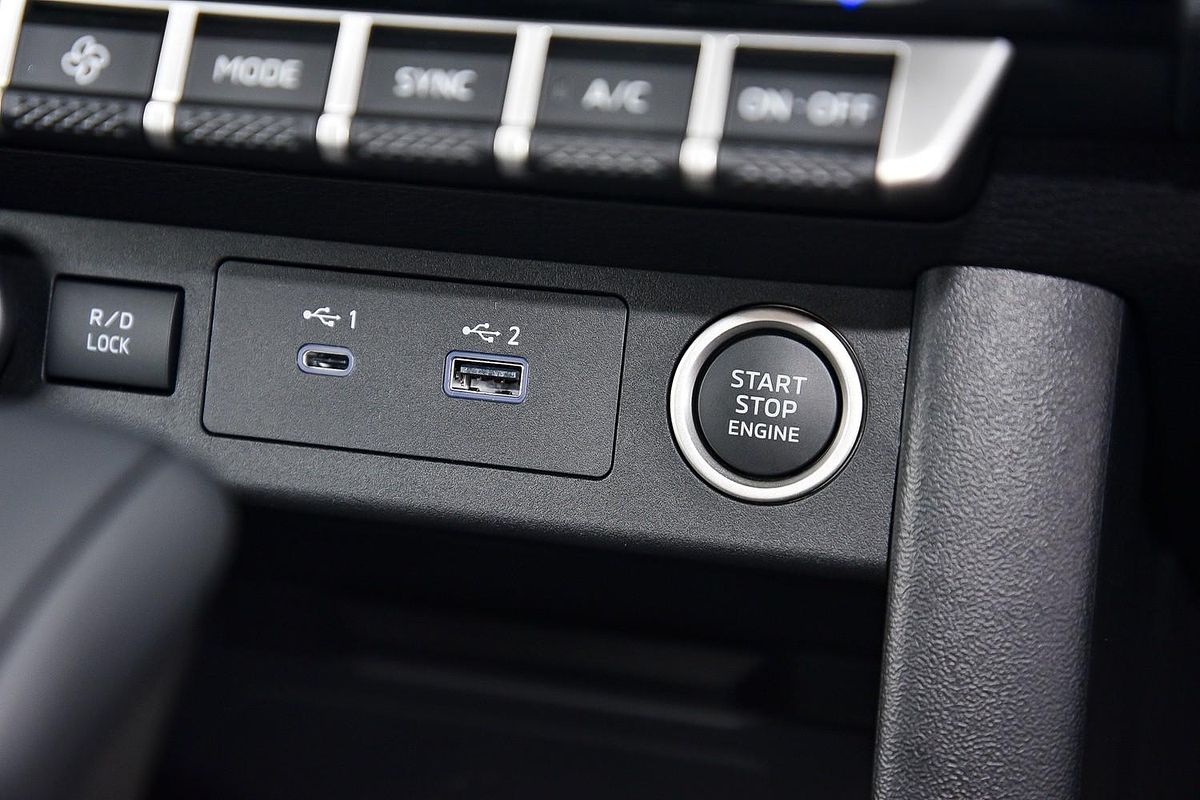 2025 Mitsubishi Triton GLS MV 4X4