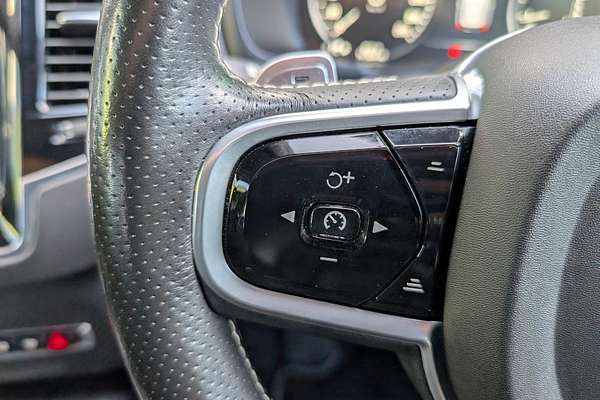 2016 Volvo XC90 T6 R-Design