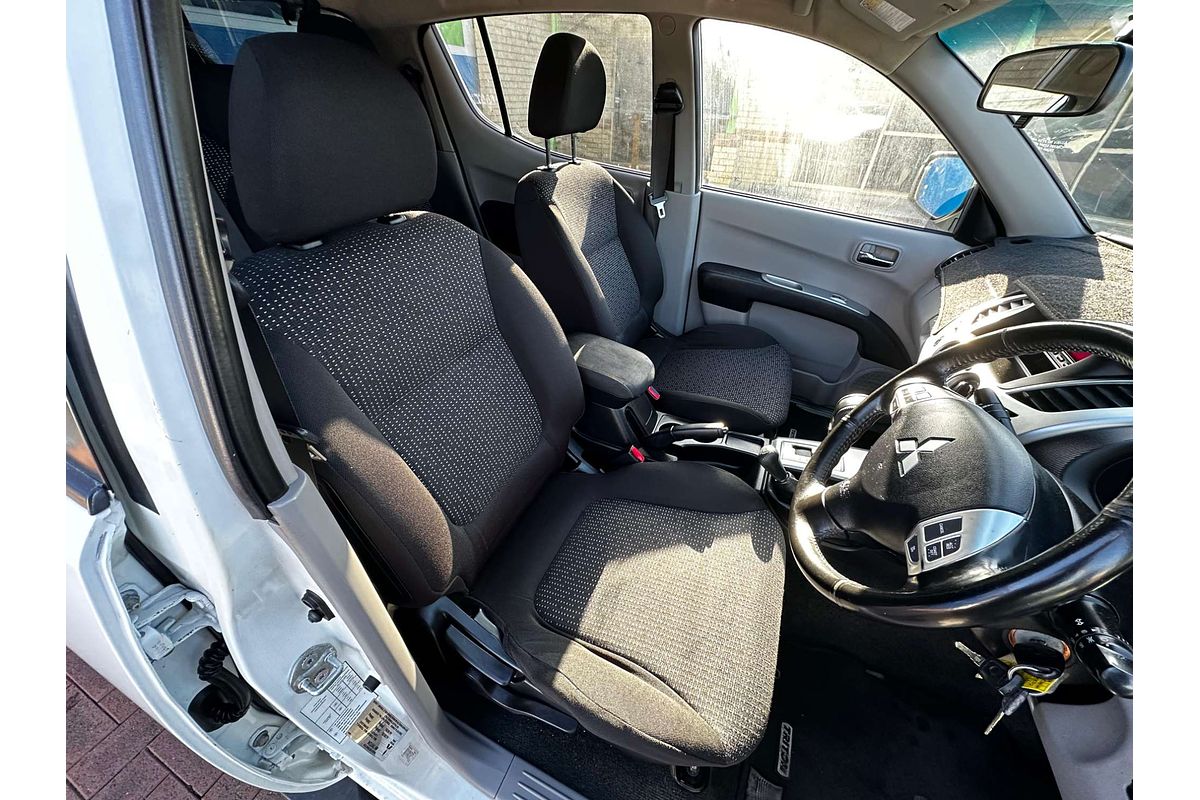 2011 Mitsubishi Triton GLX-R MN 4X4