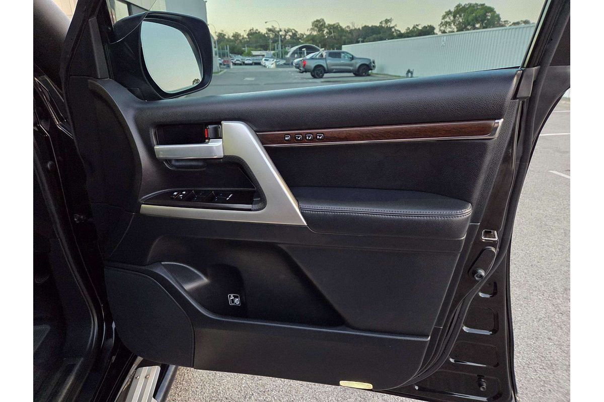 2017 Toyota Landcruiser Sahara VDJ200R
