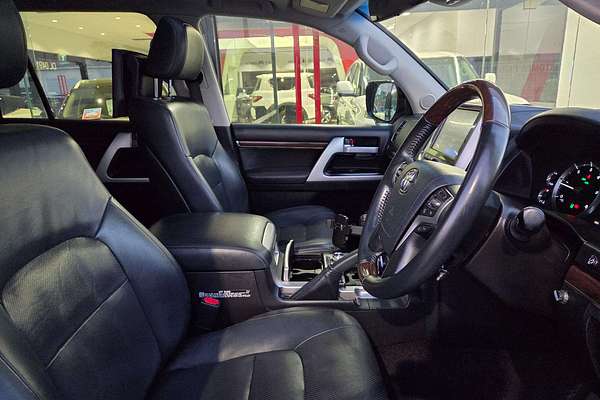2017 Toyota Landcruiser Sahara VDJ200R