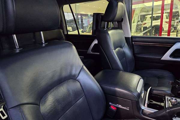 2017 Toyota Landcruiser Sahara VDJ200R