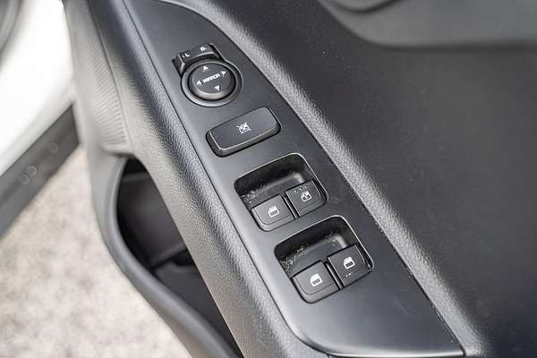 2023 Kia Stonic S YB
