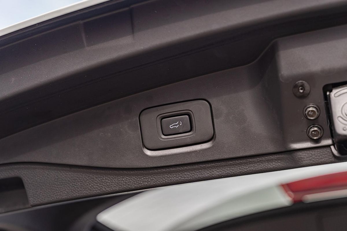 2023 Isuzu MU-X LS-T