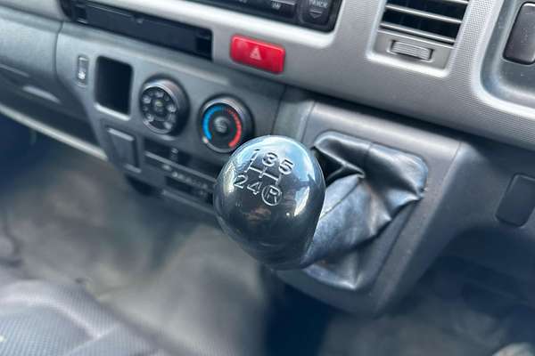 2005 Toyota Hiace Commuter KDH222R