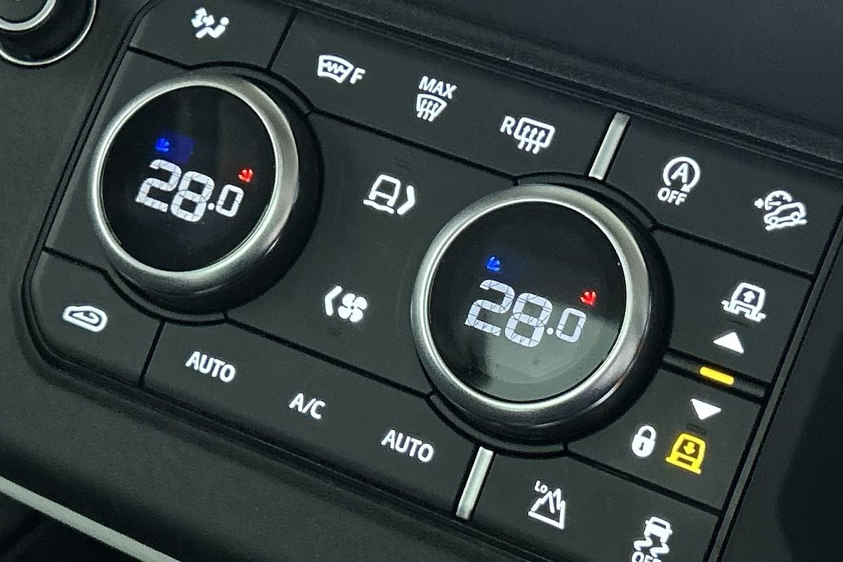 2022 Land Rover Defender 90 D250 S L663