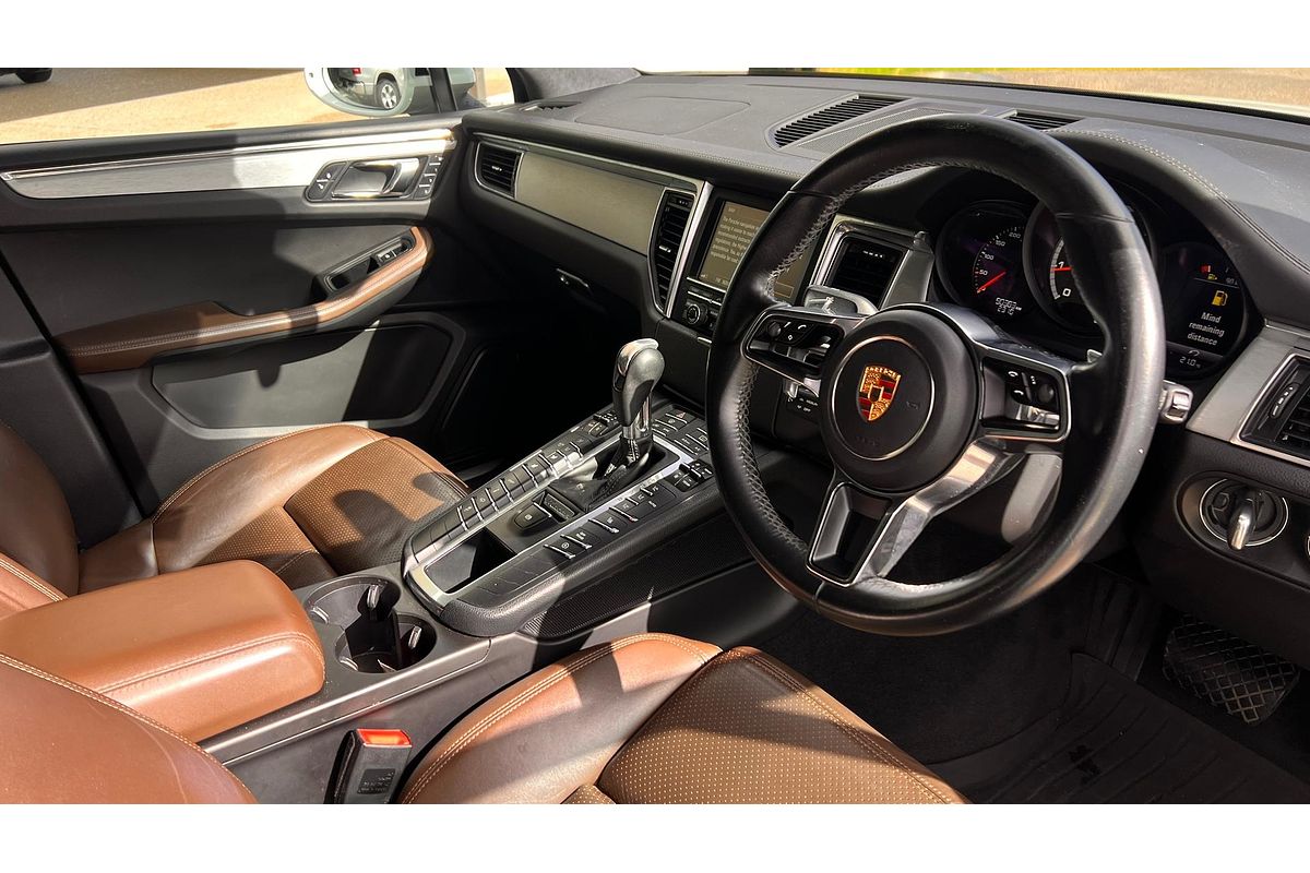 2015 Porsche Macan Turbo 95B