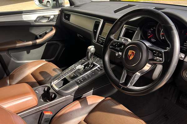 2015 Porsche Macan Turbo 95B
