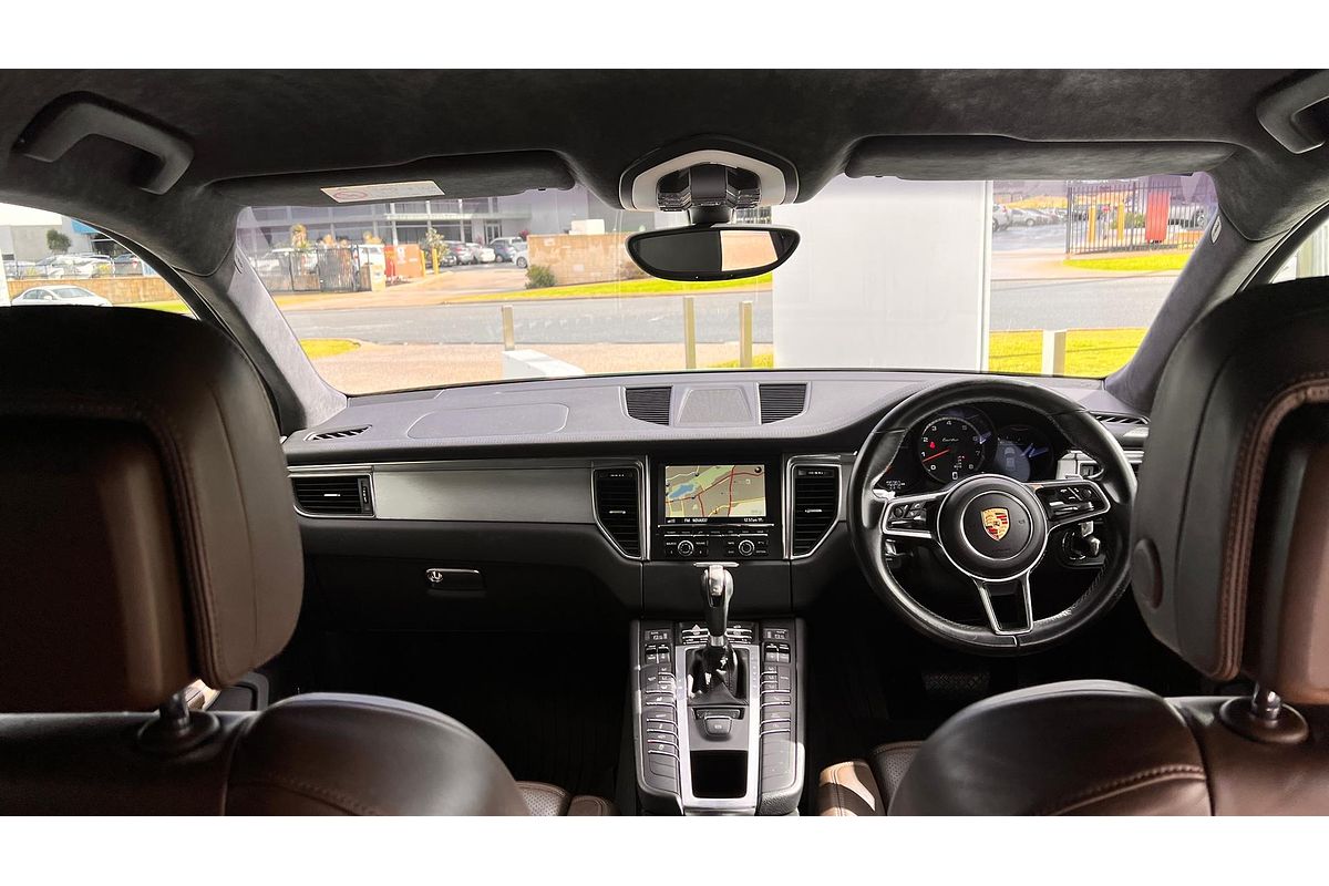 2015 Porsche Macan Turbo 95B