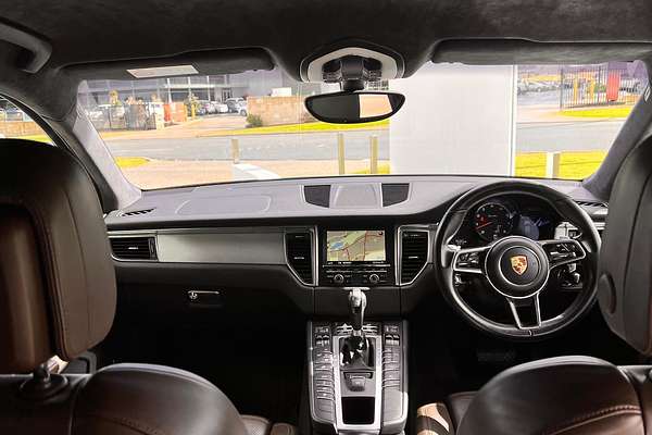 2015 Porsche Macan Turbo 95B