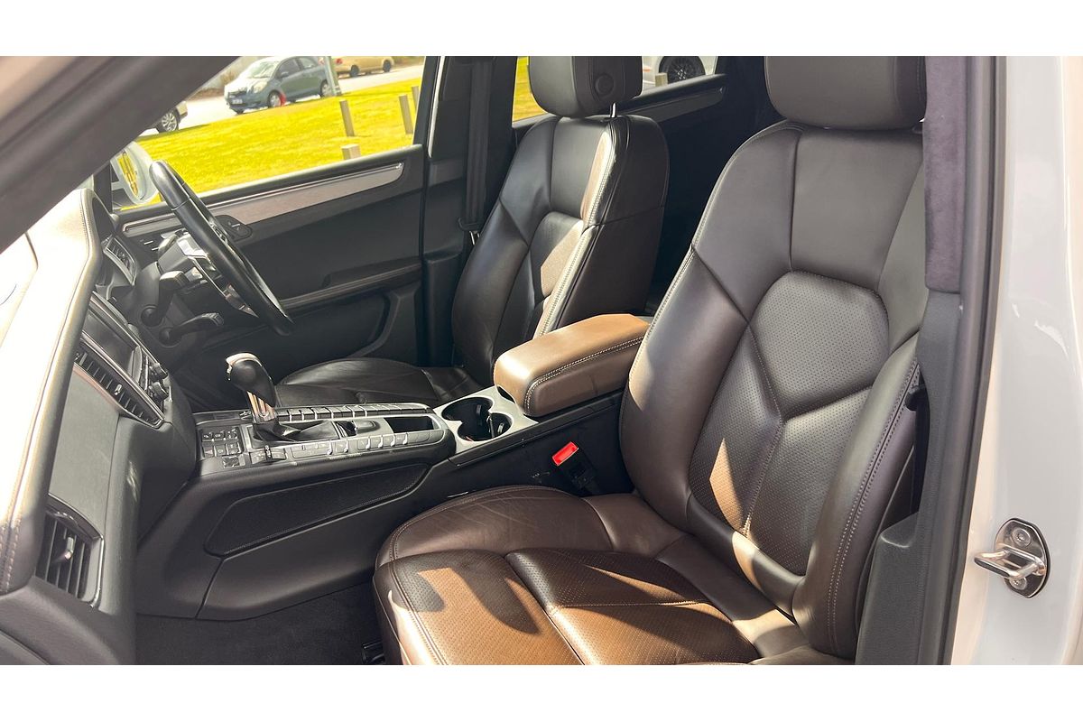 2015 Porsche Macan Turbo 95B