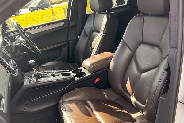 2015 Porsche Macan Turbo 95B