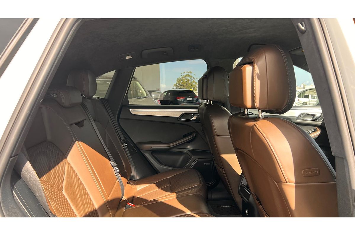 2015 Porsche Macan Turbo 95B