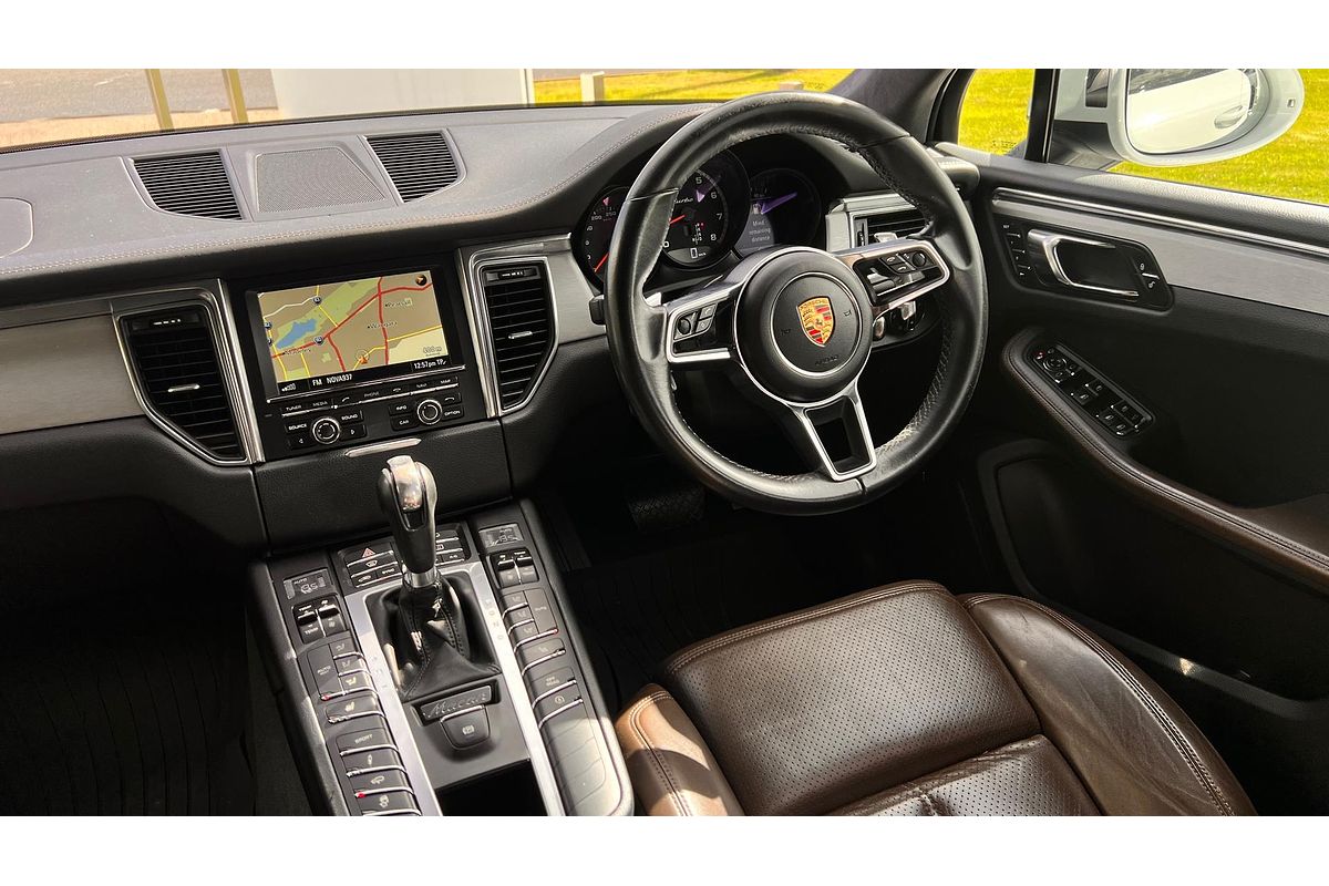 2015 Porsche Macan Turbo 95B