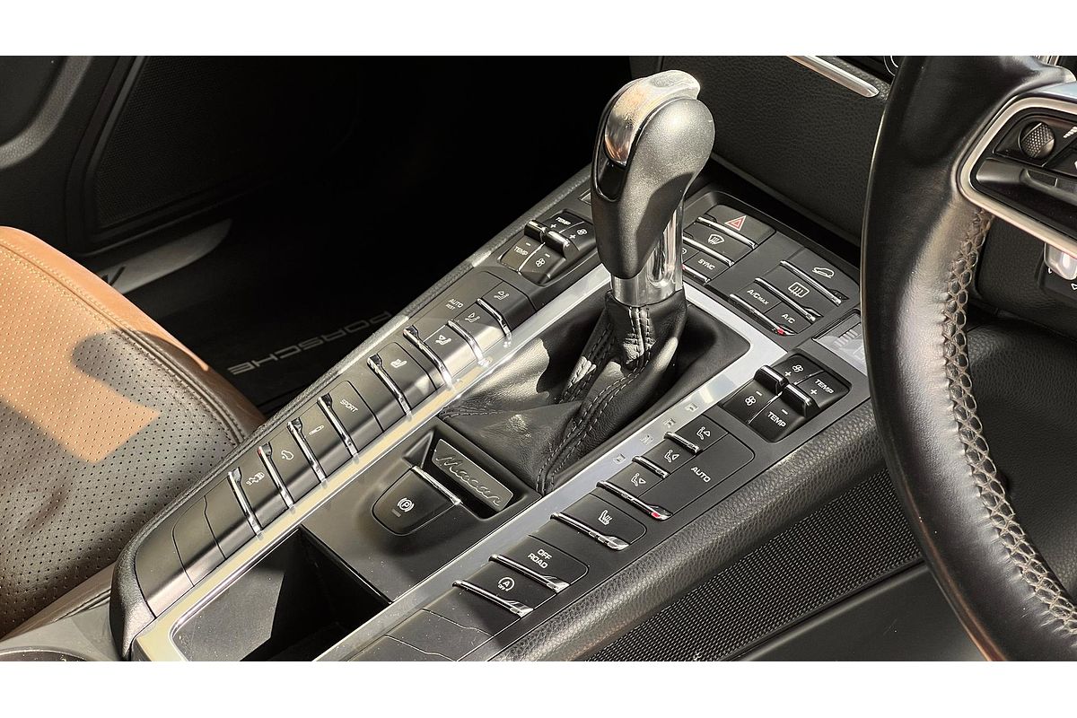 2015 Porsche Macan Turbo 95B