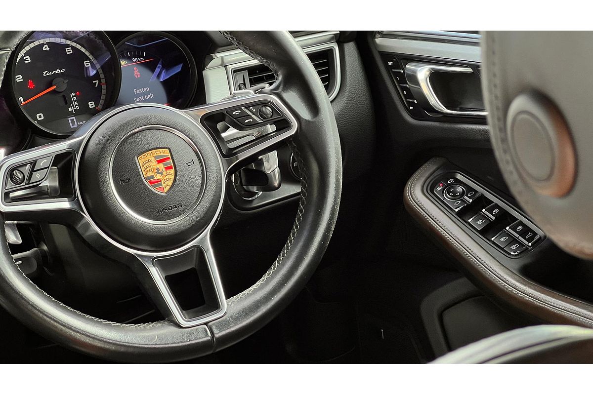 2015 Porsche Macan Turbo 95B