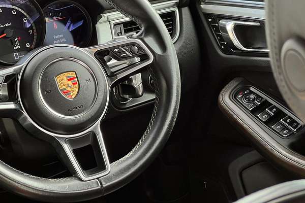 2015 Porsche Macan Turbo 95B
