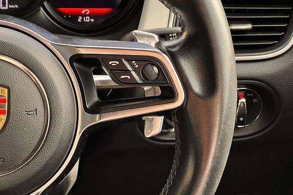 2015 Porsche Macan Turbo 95B