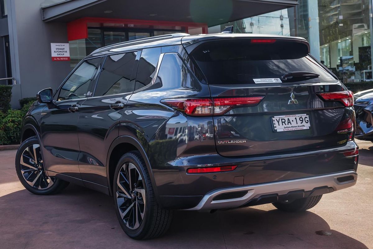 2024 Mitsubishi Outlander Exceed ZM