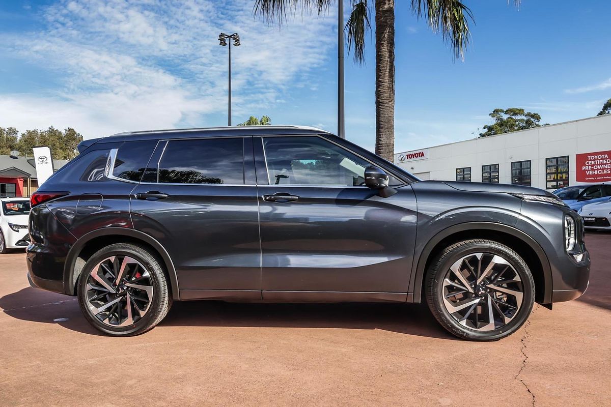 2024 Mitsubishi Outlander Exceed ZM