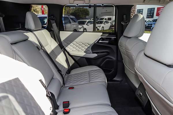 2024 Mitsubishi Outlander Exceed ZM