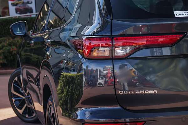 2024 Mitsubishi Outlander Exceed ZM