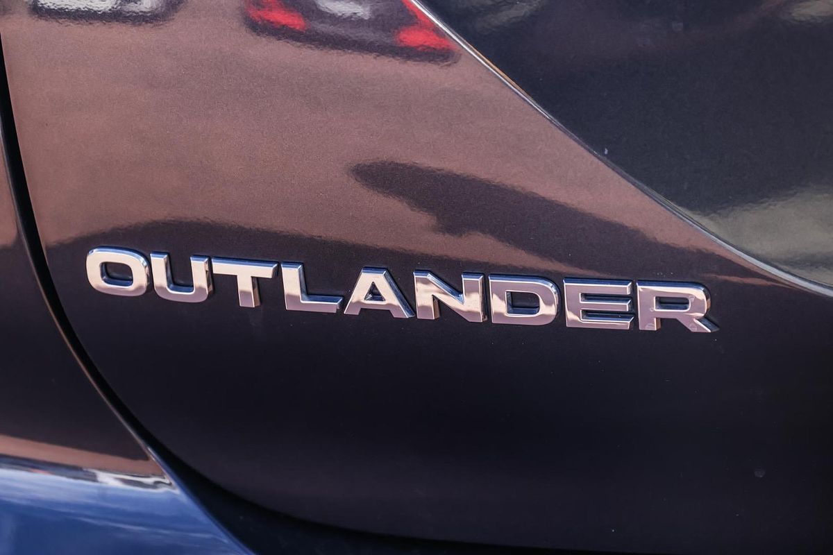 2024 Mitsubishi Outlander Exceed ZM