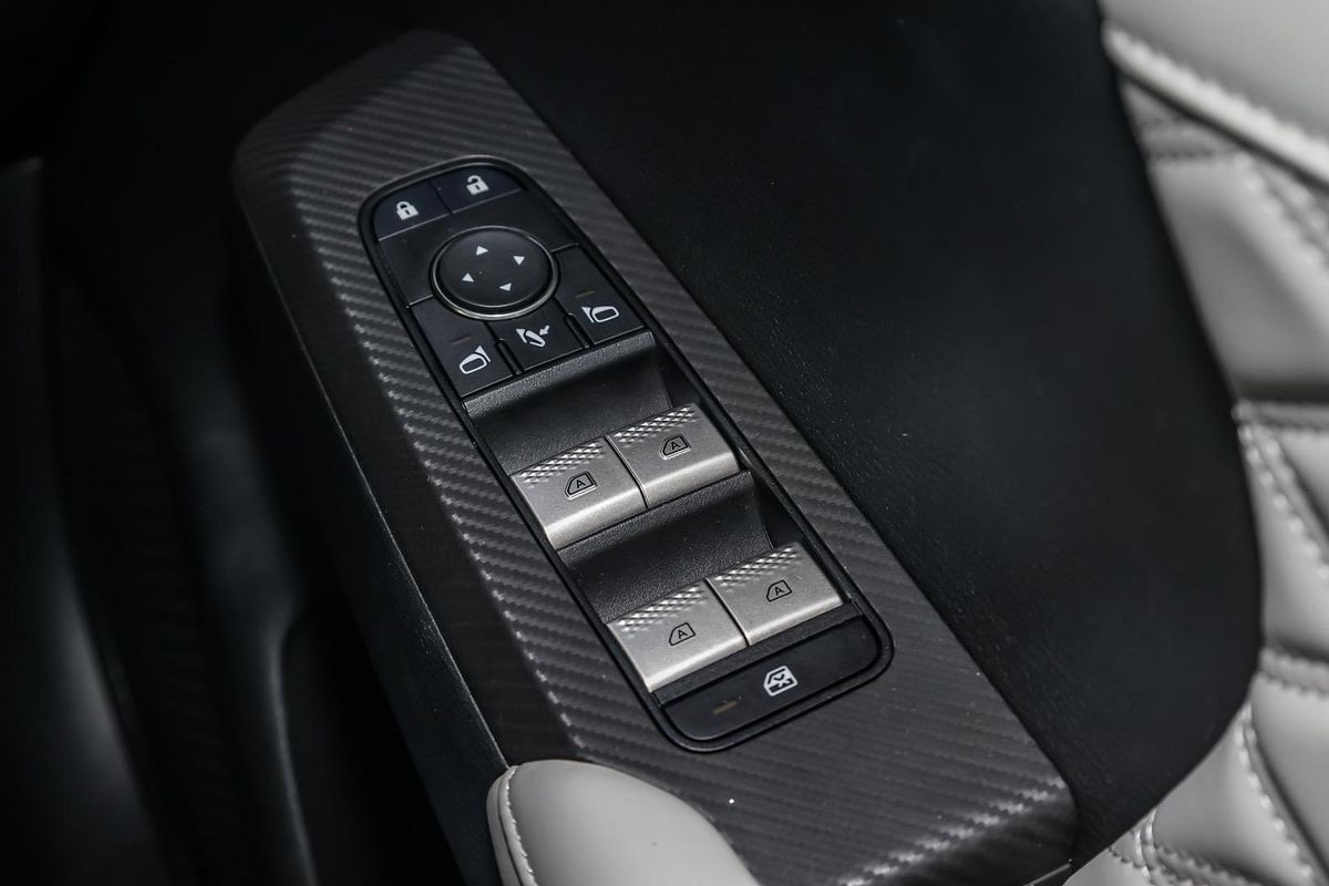 2024 Mitsubishi Outlander Exceed ZM