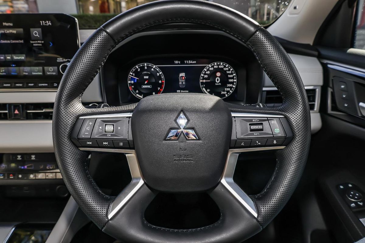 2024 Mitsubishi Outlander Exceed ZM