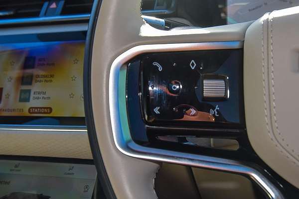 2022 Land Rover Range Rover Velar P250 R-Dynamic SE L560
