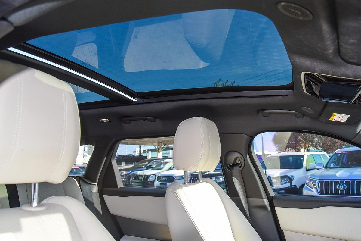 2022 Land Rover Range Rover Velar P250 R-Dynamic SE L560
