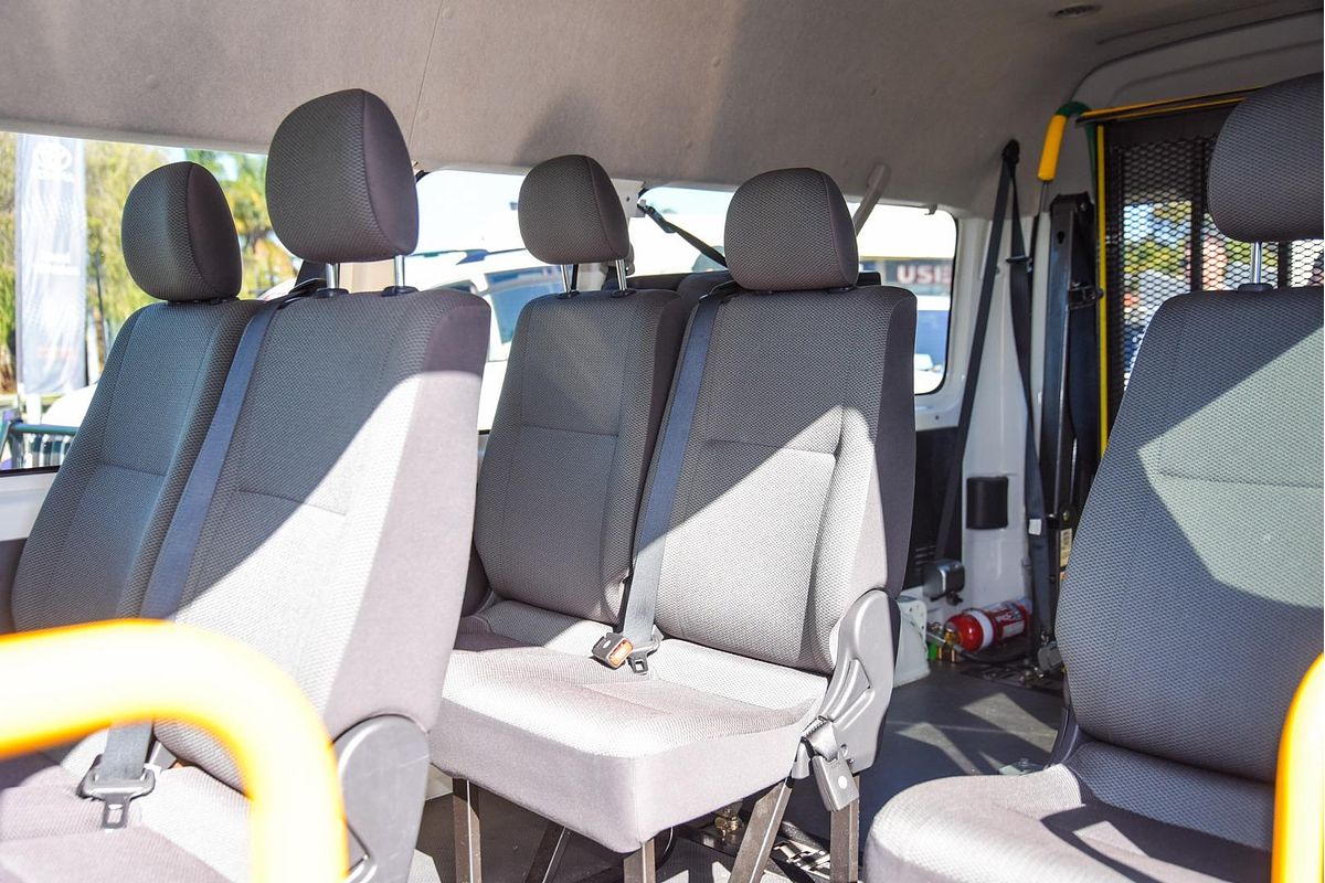 2017 Toyota Hiace Commuter KDH223R