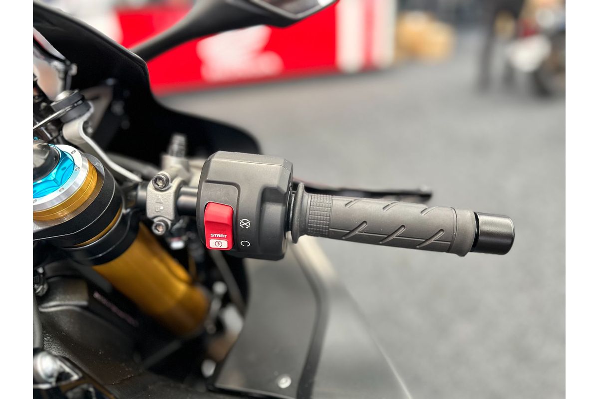 2025 Honda CBR1000RR-R FIREBLADE SP