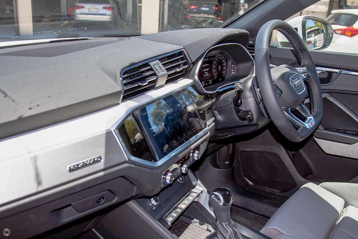 2025 Audi Q3 40 TFSI S line F3