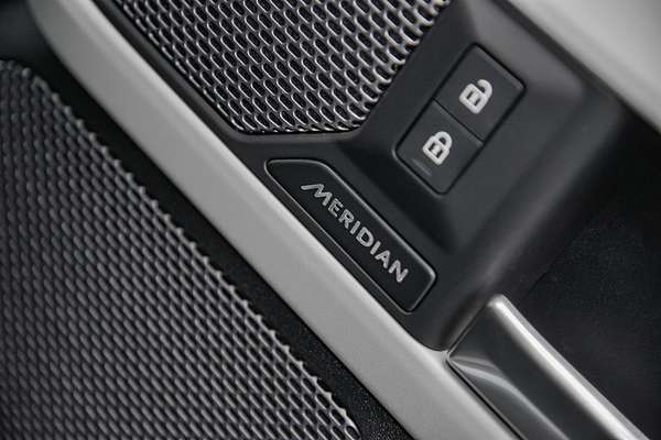 2024 Land Rover Defender 110 P400e X-Dynamic HSE L663