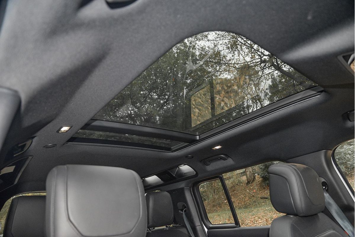 2024 Land Rover Defender 110 P400e X-Dynamic HSE L663