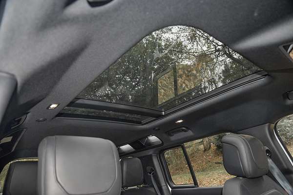 2024 Land Rover Defender 110 P400e X-Dynamic HSE L663
