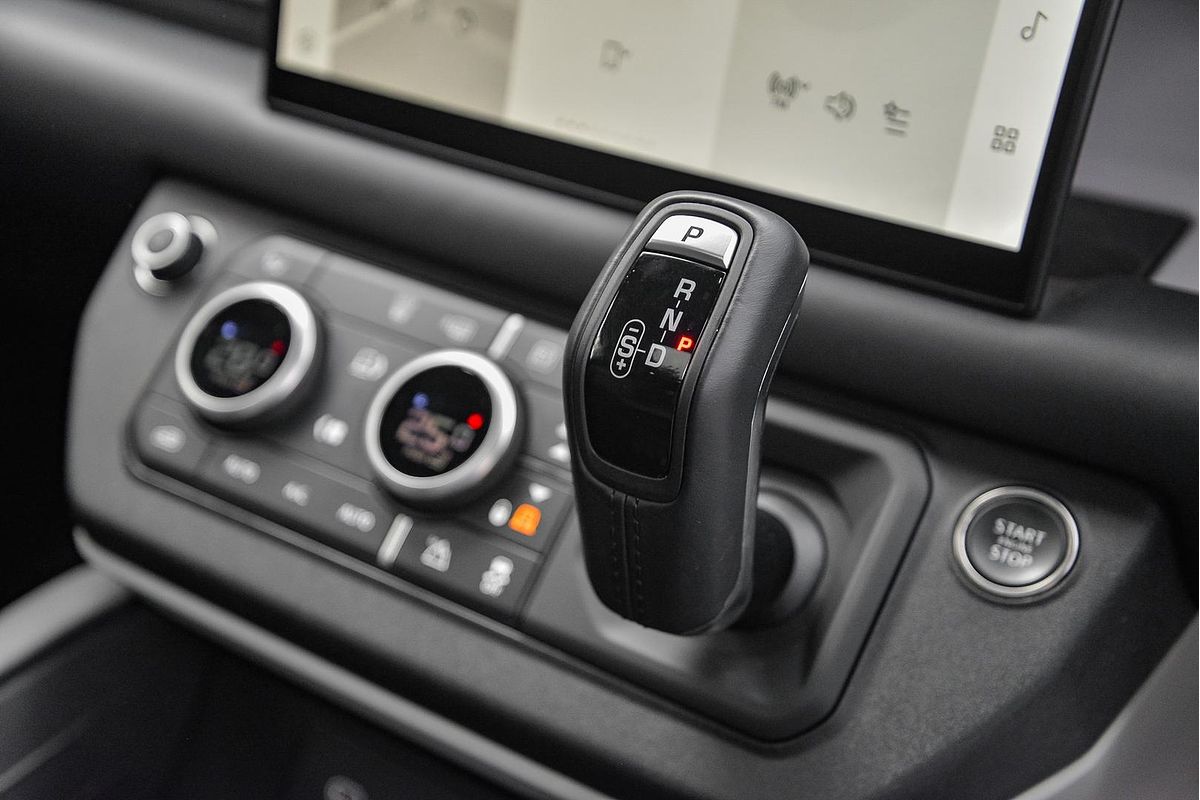 2024 Land Rover Defender 110 P400e X-Dynamic HSE L663