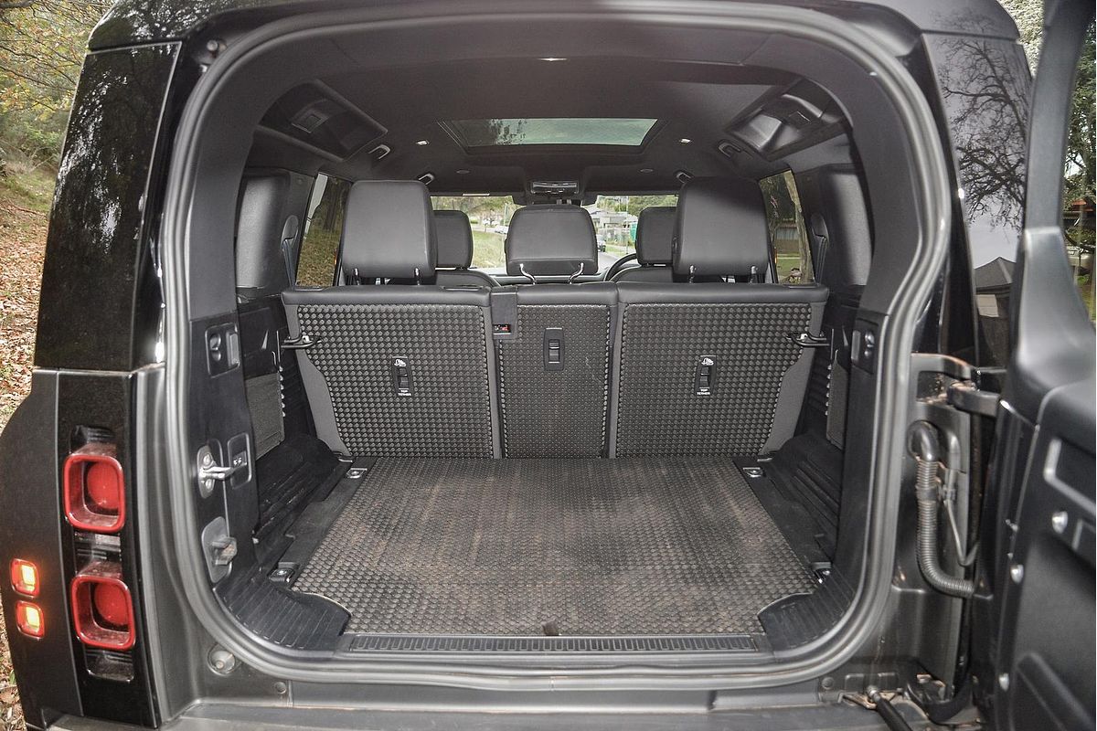 2024 Land Rover Defender 110 P400 X-Dynamic SE L663