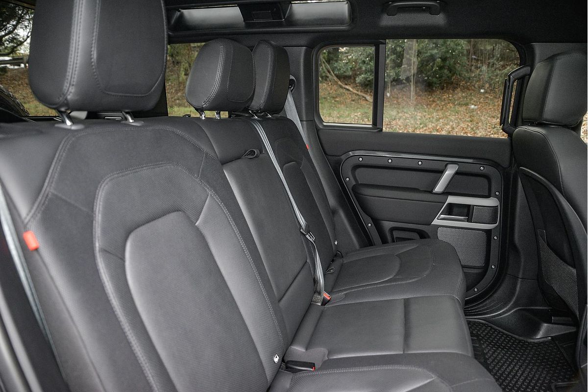 2024 Land Rover Defender 110 P400 X-Dynamic SE L663
