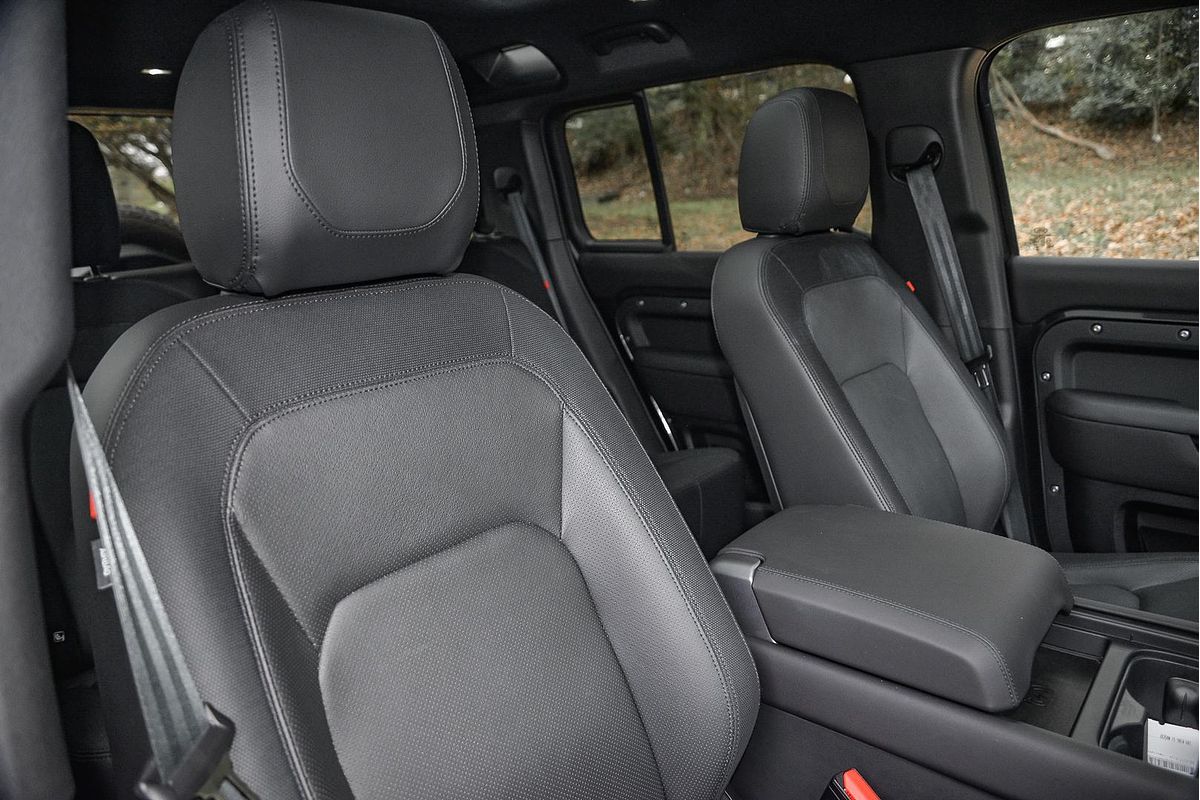 2024 Land Rover Defender 110 P400 X-Dynamic SE L663