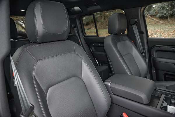 2024 Land Rover Defender 110 P400 X-Dynamic SE L663