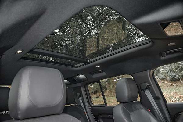 2024 Land Rover Defender 110 P400 X-Dynamic SE L663